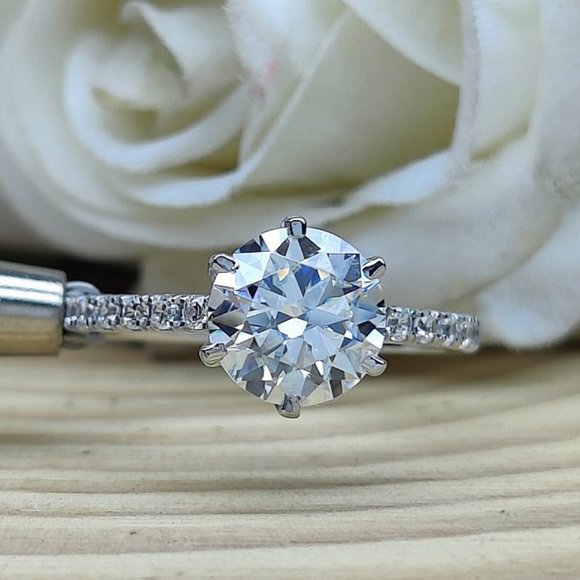 Solitaire 6 Prong Setting 2Ct Moissanite Ring SIze 7 - Picture 1 of 6
